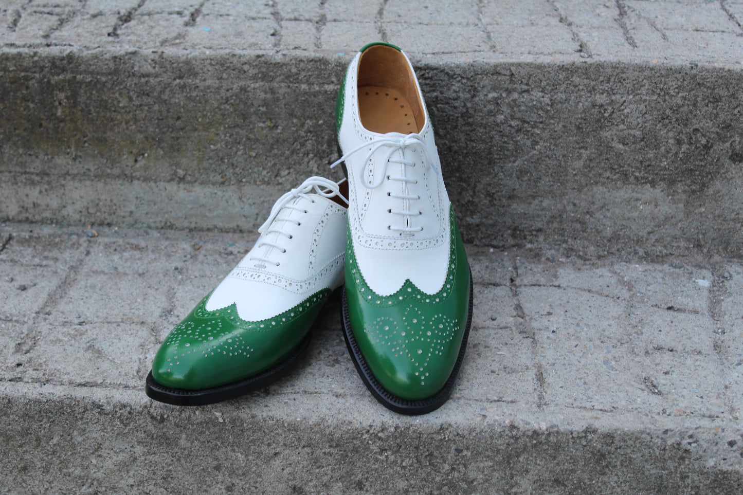 Handmade Men's Leather Two Tone White Green Wingtip Brogue Shoes