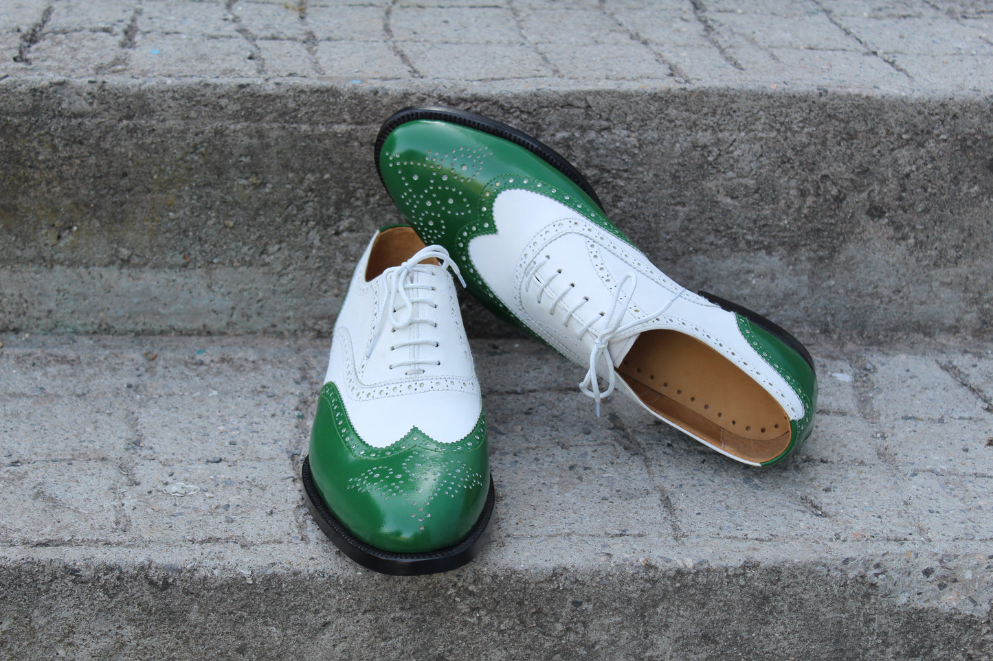 Handmade Men's Leather Two Tone White Green Wingtip Brogue Shoes
