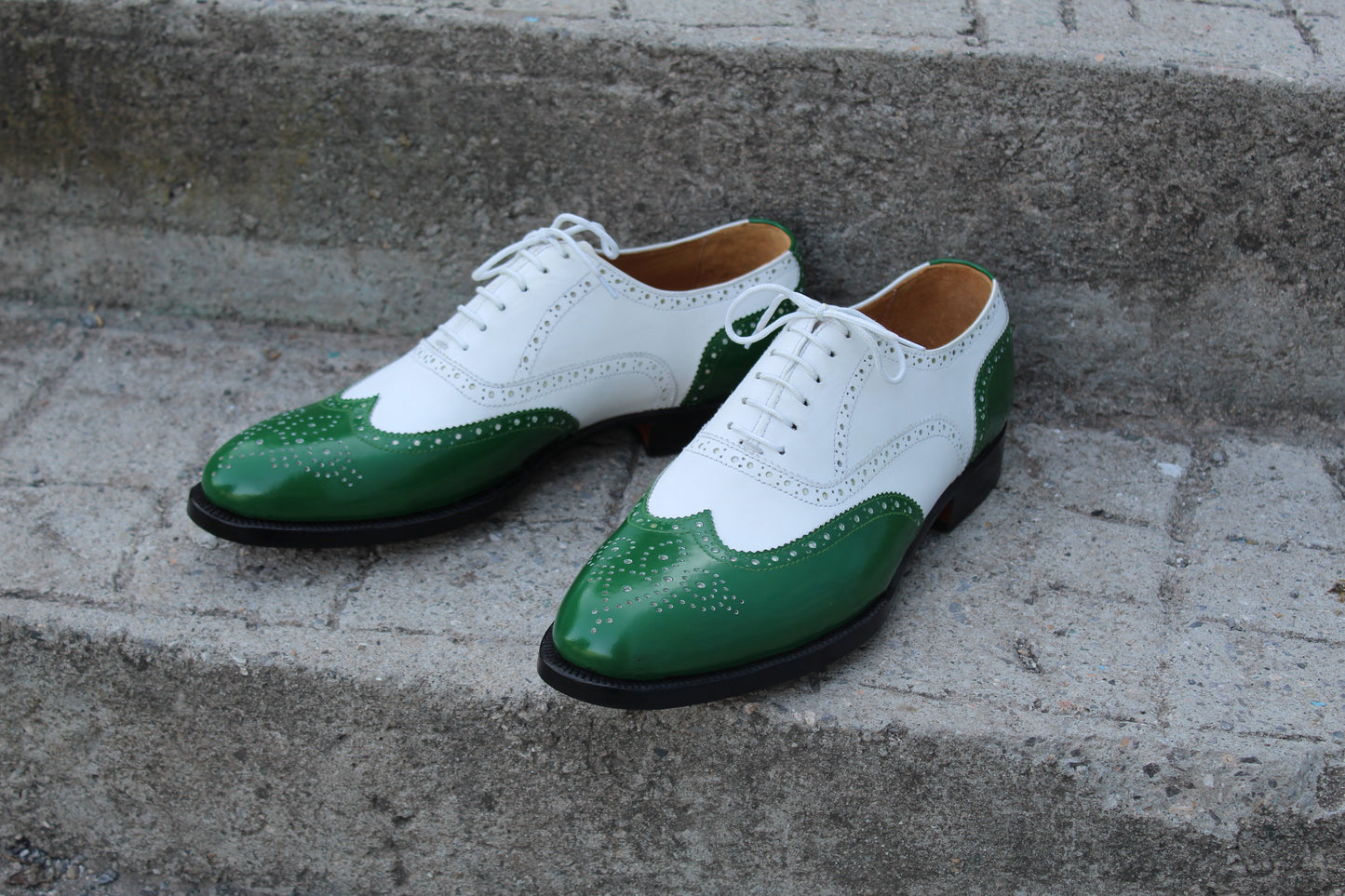 Handmade Men's Leather Two Tone White Green Wingtip Brogue Shoes