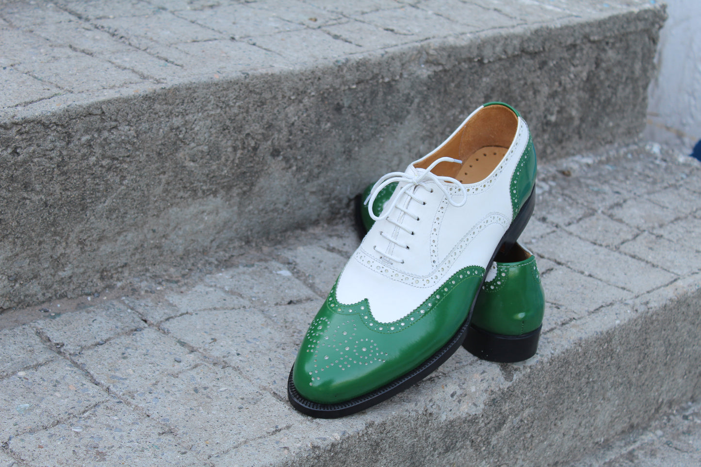 Handmade Men's Leather Two Tone White Green Wingtip Brogue Shoes