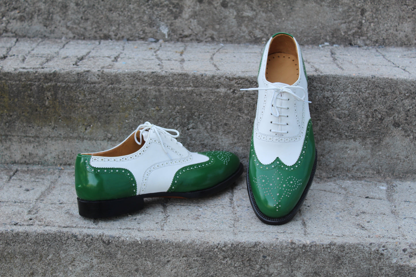 Handmade Men's Leather Two Tone White Green Wingtip Brogue Shoes