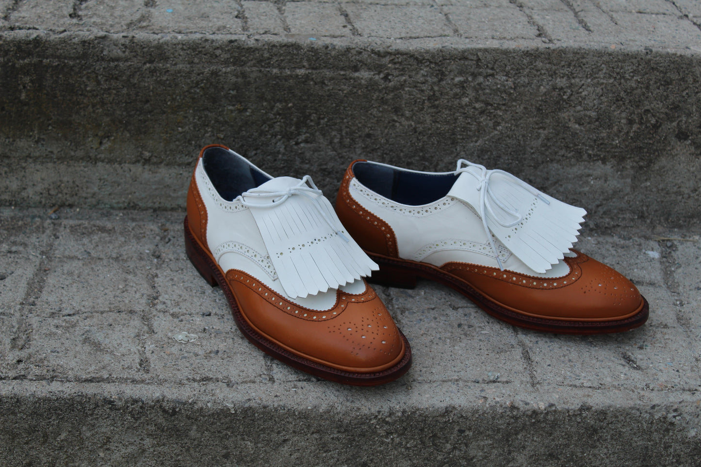 Handmade Men's Leather Two Tone White Brown Wingtip Fringe Brogue Shoes