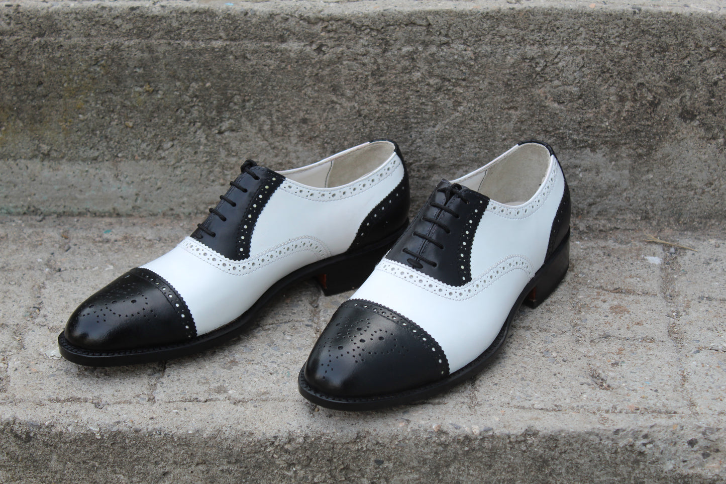 Handmade Men's Leather Two Tone White Black Lace Up Cap Toe Oxford Shoes