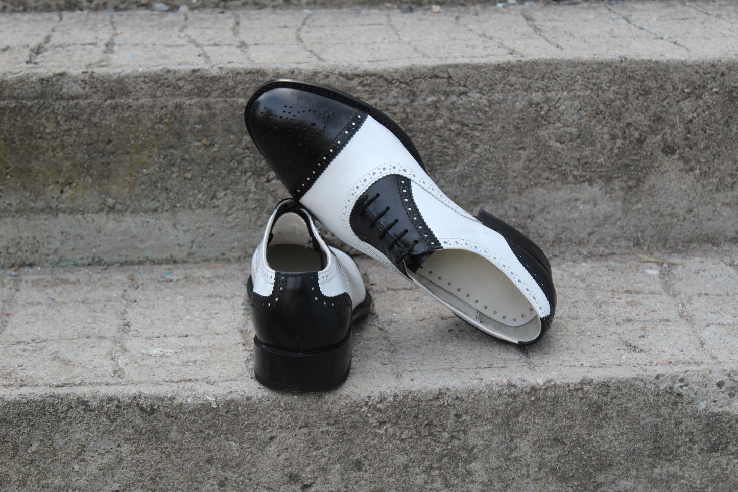 Handmade Men's Leather Two Tone White Black Lace Up Cap Toe Oxford Shoes