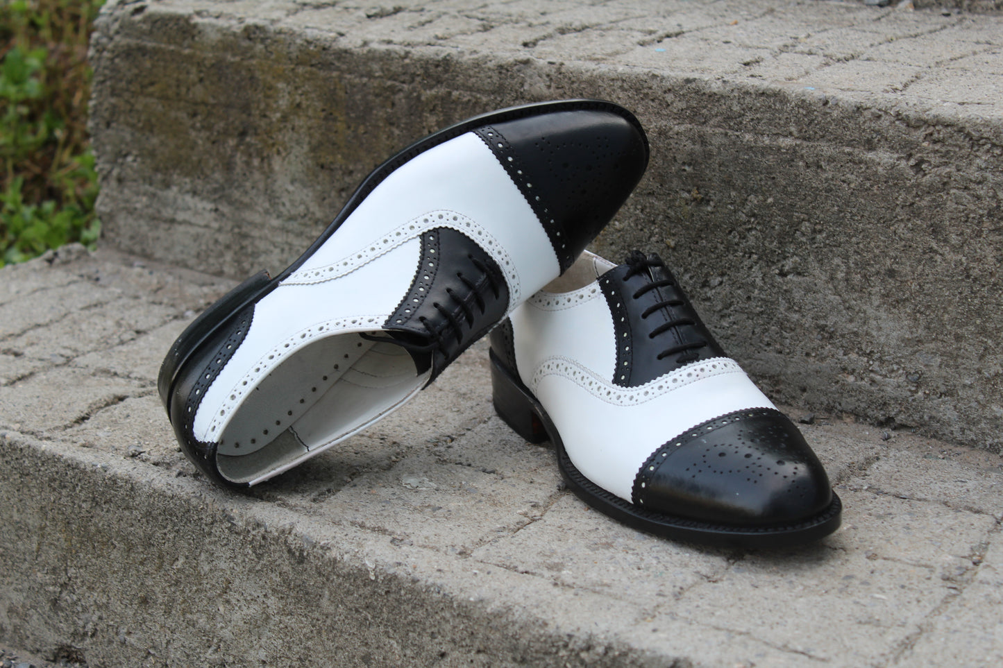 Handmade Men's Leather Two Tone White Black Lace Up Cap Toe Oxford Shoes