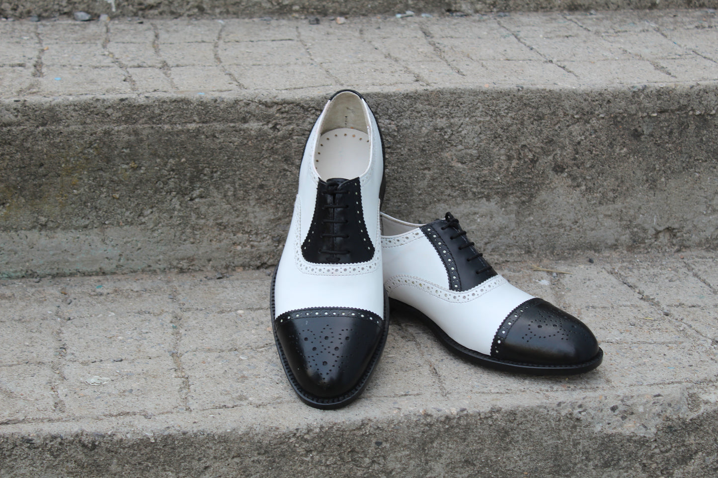 Handmade Men's Leather Two Tone White Black Lace Up Cap Toe Oxford Shoes