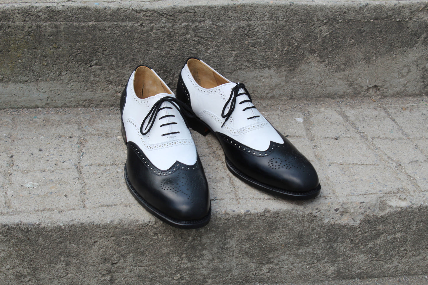Handmade Men's Leather Two Tone White Black Lace Up Wingtip Brogue Shoes