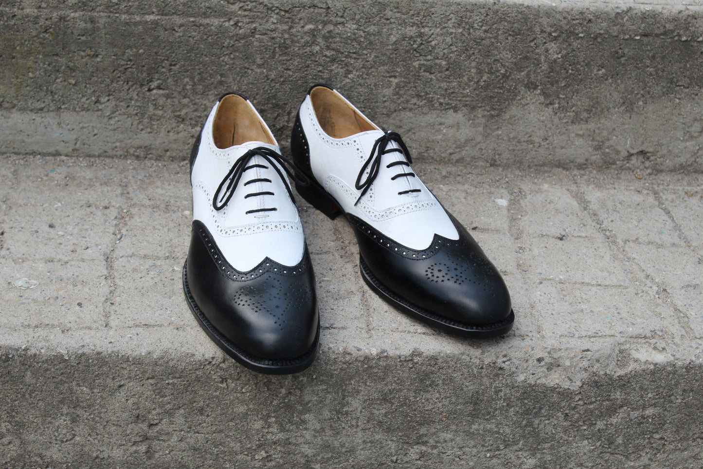Handmade Men's Leather Two Tone White Black Lace Up Wingtip Brogue Shoes