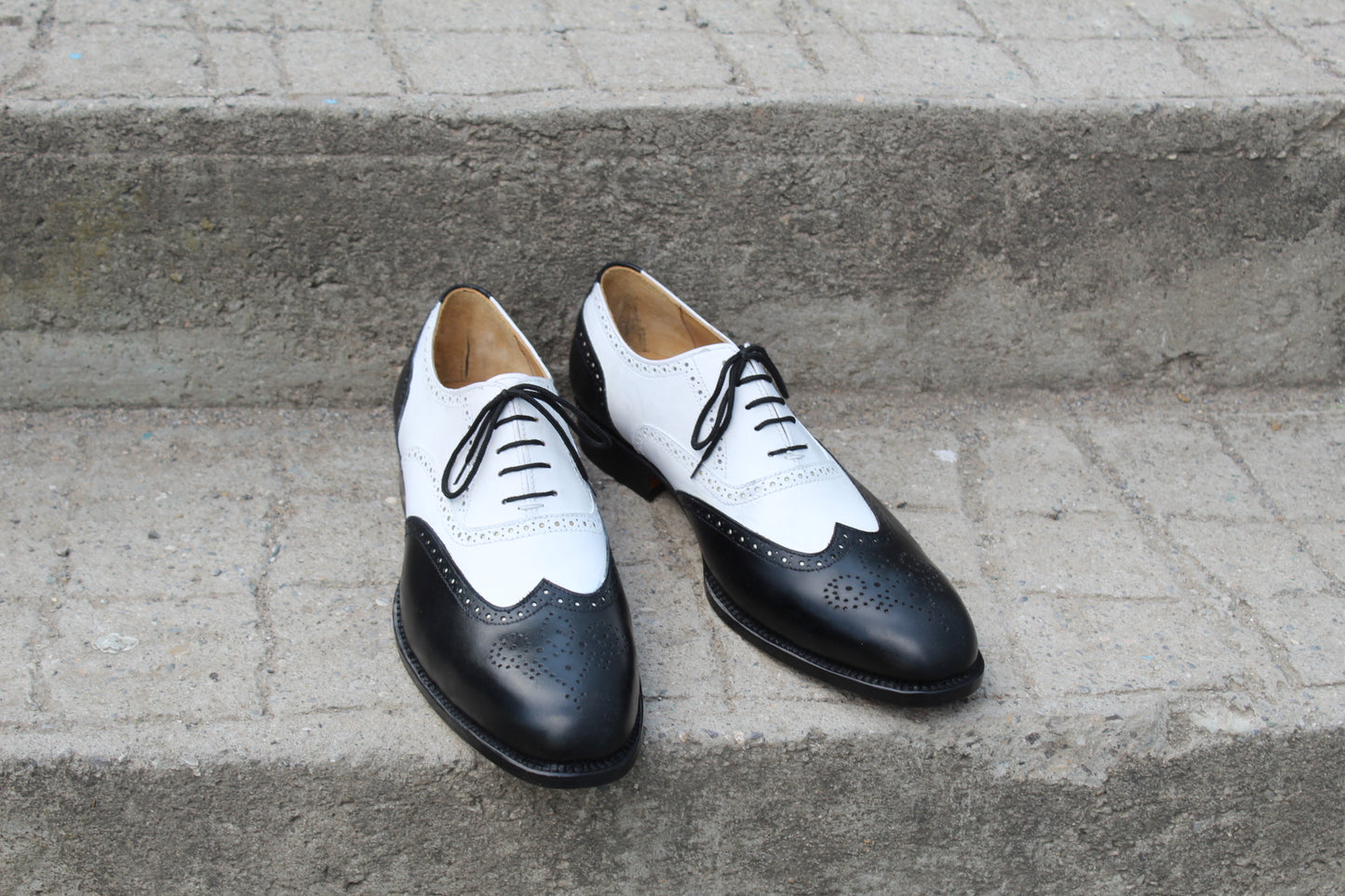 Handmade Men's Leather Two Tone White Black Lace Up Wingtip Brogue Shoes